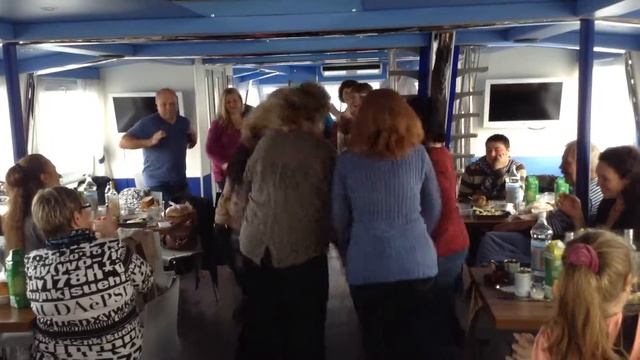 На теплоходе танцы смотреть онлайн
