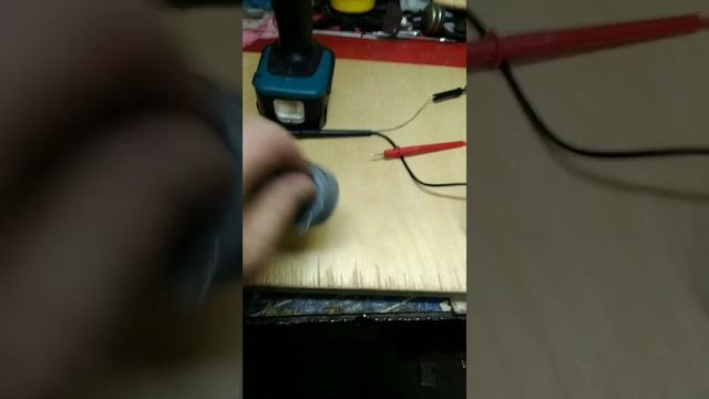 Моторчик микроволновки. Сколько выдает вольт. смотреть онлайн