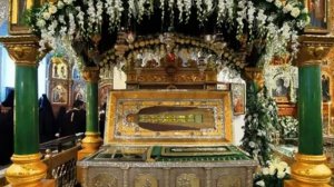 Молитва Серафиму Саровскому у Мощей в Дивеево.mp4