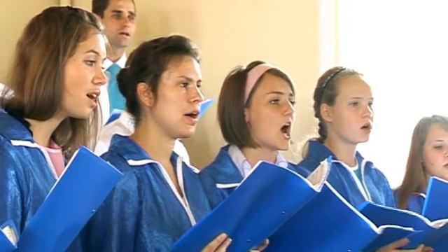 Молодежный хор церкви "Согласие" - Он водит меня к водам тихим смотреть онлайн
