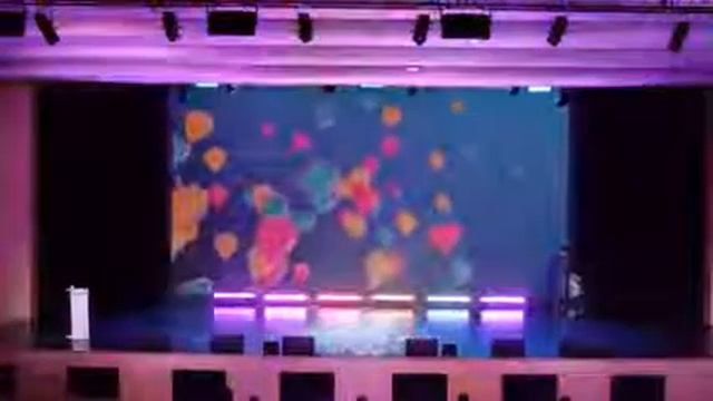 Юные модели CREATIVE MODELS дефилируют по подиуму смотреть онлайн