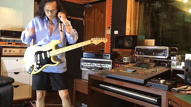 Fender Mustang Micro with my Backing Track : Top Uranium смотреть онлайн