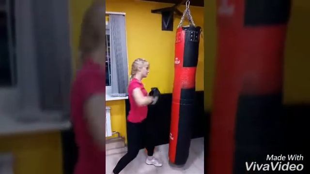 Первый урок по БОКСУ или уроки женской самообороны ?? смотреть онлайн