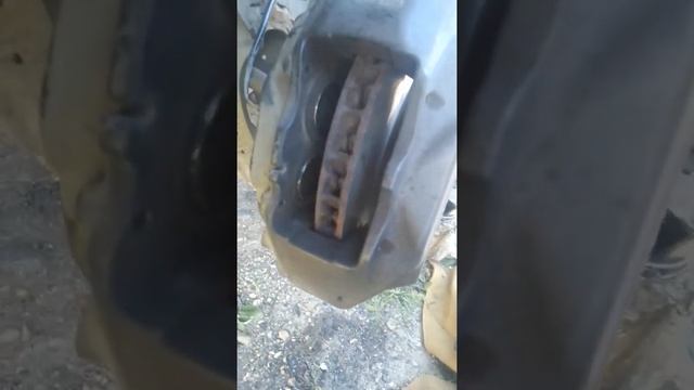 Замена тормозных дисков и колодок Touareg