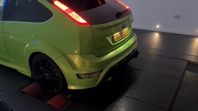 Ford Focus RS Pops Huge Flames on Dyno pop & bang смотреть онлайн