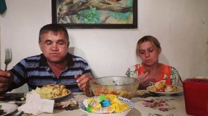 МУКБАНГ / Аж за борта вываливается