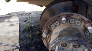 Как поменять сальник ступицы ВАЛДАЙ? Работа на газ-3309.