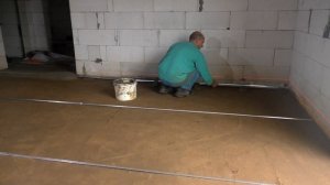 Черновая стяжка пола по грунту.