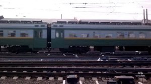 Зеленая электричка Эт2м на Московском вокзале