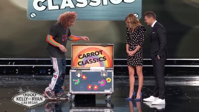 Carrot Top Performs
