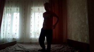 Как научится делать сальто назад на кровати.