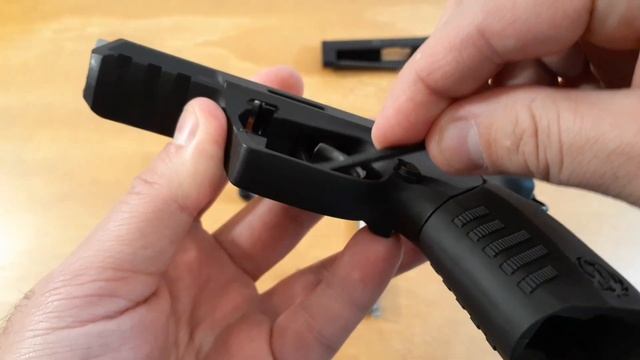 Ruger SR22 | How to Install a Threaded Barrel смотреть онлайн