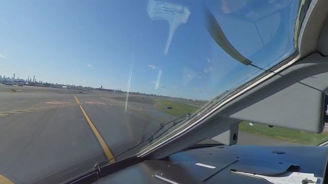 360° Embraer 175 Landing View - LaGuardia Airport