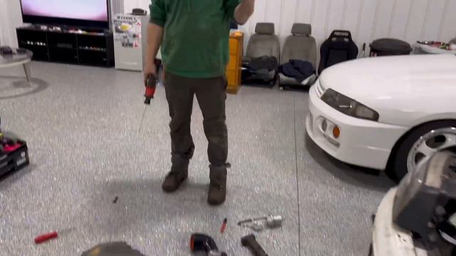 My R33 Nissan Skyline 4door build is almost done! Plus a very special mustang смотреть онлайн