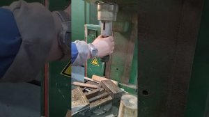 Как снять патрон со шпинделя сверлильного станка))) часть первая