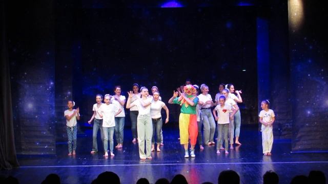 Bum bum bole. Школа индийского танца Амрапали. Рук. Усарова Дарья смотреть онлайн