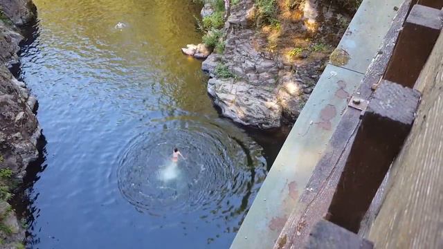 Moulton Falls Bridge Jump смотреть онлайн
