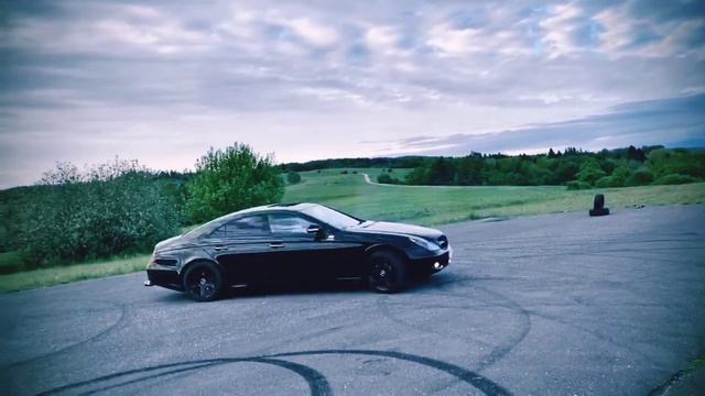 Mercedes CLS 500 Drift Burnout SlowMotion Clip