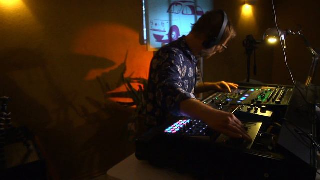 "First Nymphes" - First Techno Jam - Can it replace my alpha juno2 смотреть онлайн