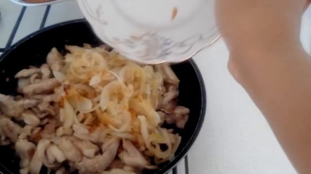 Курица со сладким перцем и петрушкой