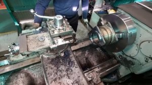 Нестандартная обработка, двумя резцами.