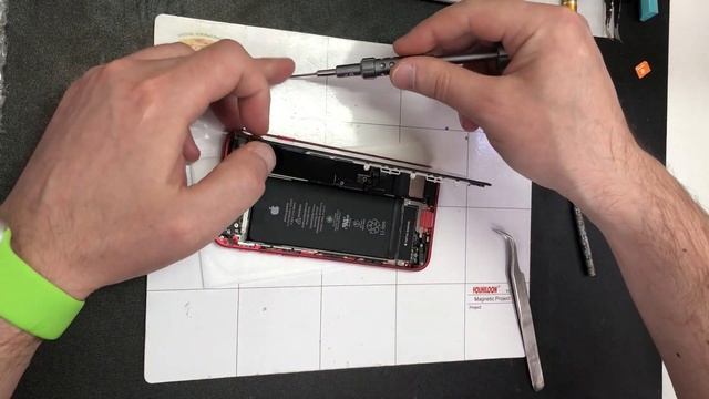 Замена экрана на iPhone SE2 (на белый☝️) смотреть онлайн