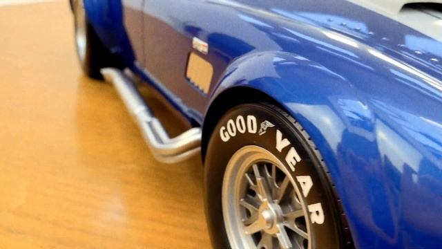 Your exquisitely detailed 1965 Shelby Cobra 427 S/C 1:8 scale model смотреть онлайн