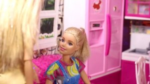 ЗАПРЕТИЛИ ВЫХОДИТЬ ИЗ ДОМА. Барби сбегает - Мама Барби, Маша и Даша