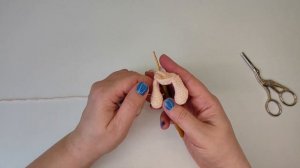 Вязаные крючком маленькие игрушки - брелки сердечные человечики 10см.