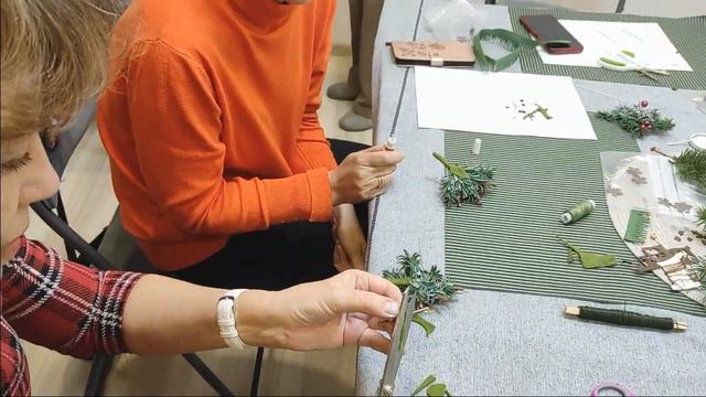 МК веточка ели с шишками смотреть онлайн