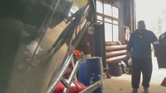 Клеим рекламный принт на нашу лодку из пнд. Встретимся на воде! смотреть онлайн