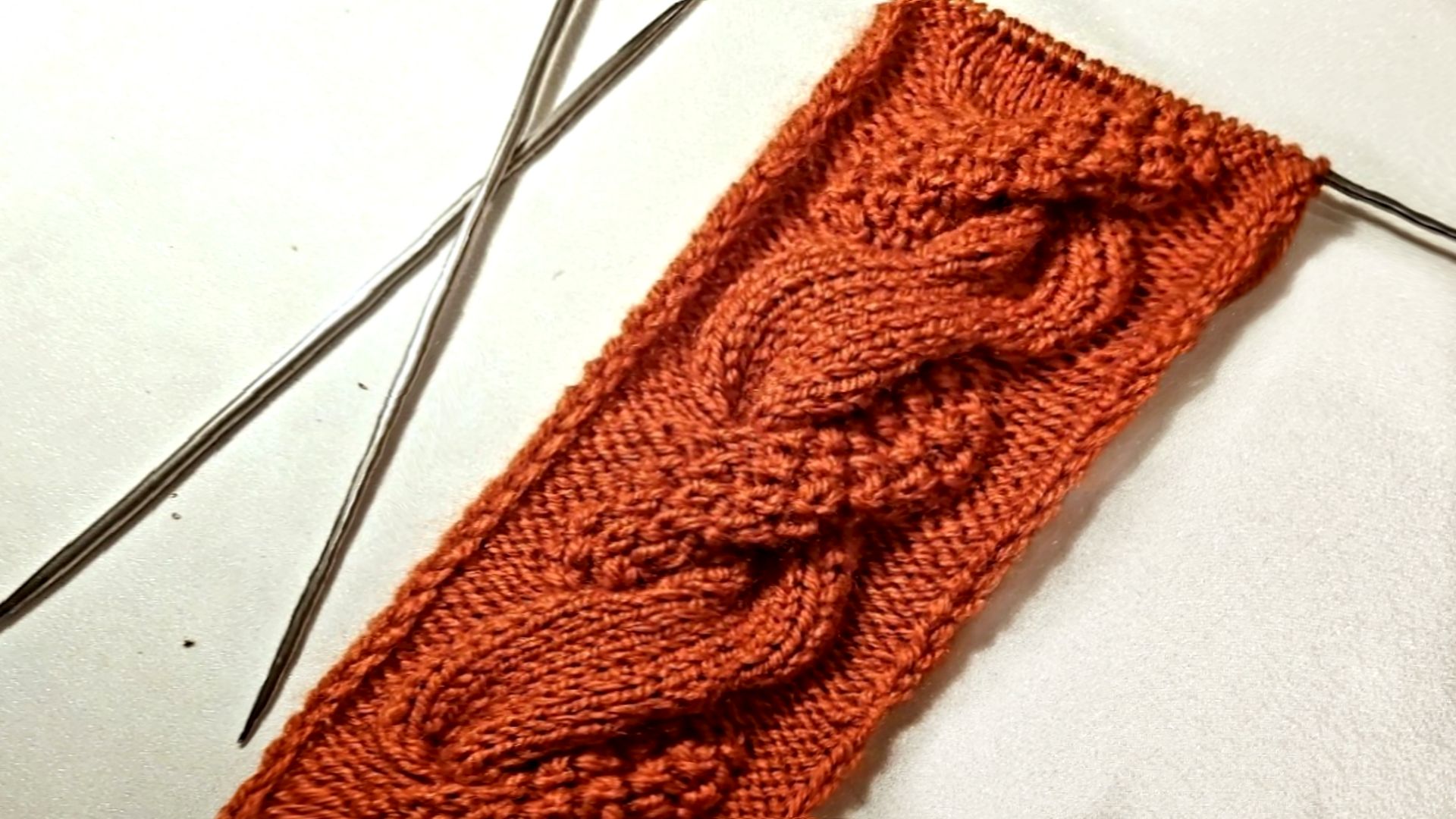 Жемчужная коса спицами // Узоры спицами смотреть онлайн