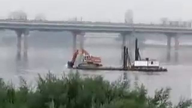 эскаватор гребёт смотреть онлайн