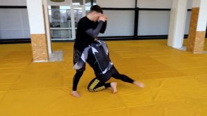 ПРОХОД В НОГИ,  ЧЕРЕЗ КОЛЕНО ИЛИ ПОДШАГОМ