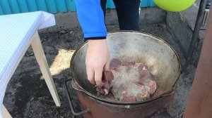 Томлёная ГОВЯДИНА в казане.Готовим говядину на свежем ВОЗДУХЕ