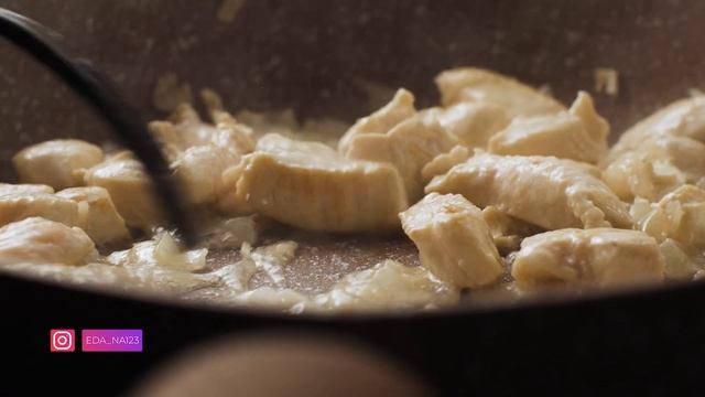 Простое и бюджетное блюдо из доступных продуктов - МАКАРОНЫ С БЕЛЫМ СОУСОМ. смотреть онлайн