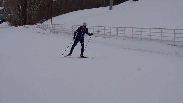 How to Cross Country Ski: V1/ Off set skate ski technique смотреть онлайн