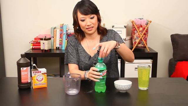Make A Mountain Dew Glow Lamp // WATCH US TRY THIS COOL PIN! смотреть онлайн