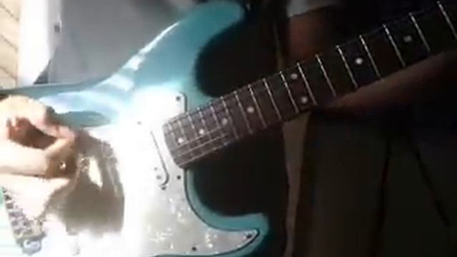 Squier stratocaster surf green смотреть онлайн