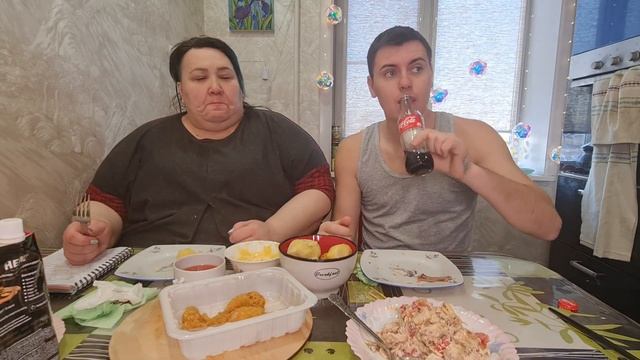 Мукбанг! Mukbang! Бургеры,  острые крылышки (фаст фуд ) ? и майка Алкашка на связи?
