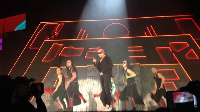 Chris Brown - Bassline/Look At Me Now. Carpe Diem Tour Amsterdam 06-12-12