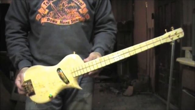 Electric Solidbody Baritone Ukulele tinyguitars =) смотреть онлайн