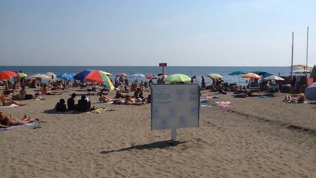 Пляж Lido-di-Ostia в 35 км от Рима смотреть онлайн