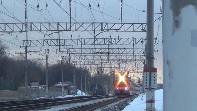 "Новый двухэтажный поезд" Электровоз ЭП20-076 с двухэтажным поездом №102 Москва - Адлер смотреть онлайн