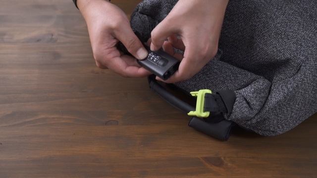 How to reset your Urban backpack lock смотреть онлайн