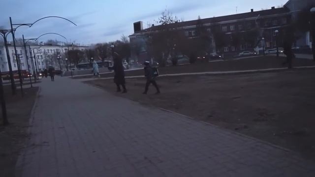 горожане ходят по своим тропам на пл Юности в Комсомольске смотреть онлайн