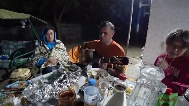 КОСТЁР, ШАШЛЫК, ПЕСНИ ПОД ГИТАРУ. Отмечаем День Рождения Папы. Ощущается КАК 25, а ПРАЗДНУЕМ 43! смотреть онлайн
