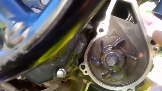 Kawasaki Er6n. Разбор и ремонт помпы смотреть онлайн