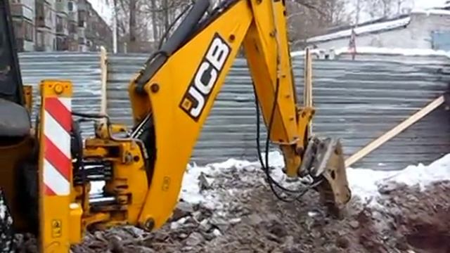 Работа гидромолота на базе экскаватора-погрузчика JCB 4CX смотреть онлайн