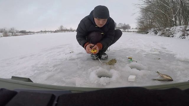 Рыбалка на карася зимой 2021| Зимняя рыбалка на карася| Ловля карася на кивок зимой. Лайфхак. смотреть онлайн